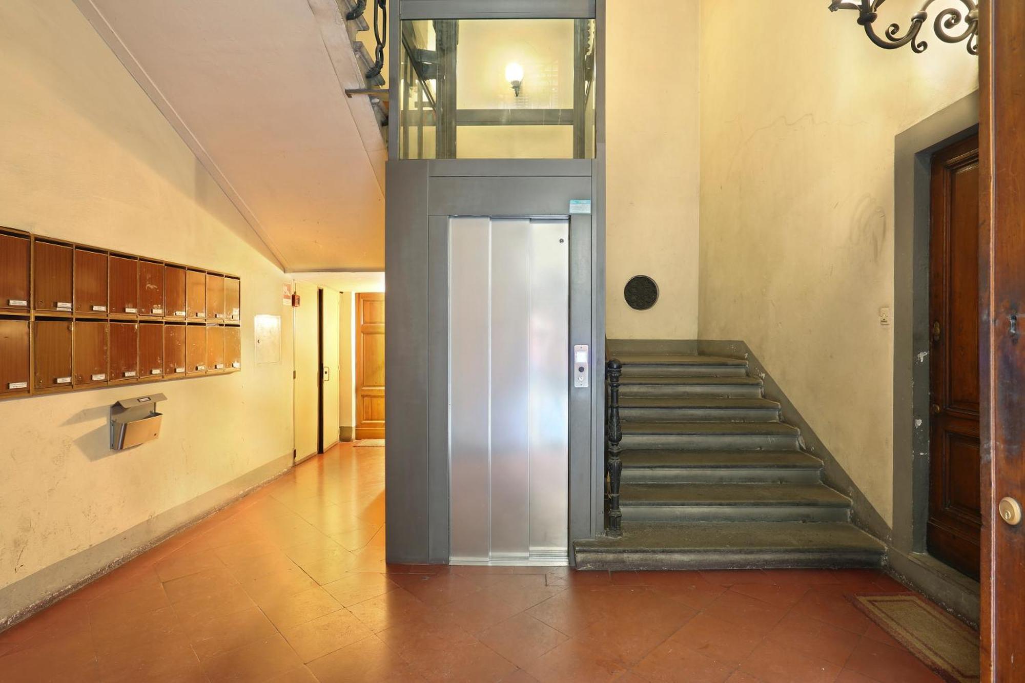 Palazzo Borghese With Panoramic Terrace Appartamento